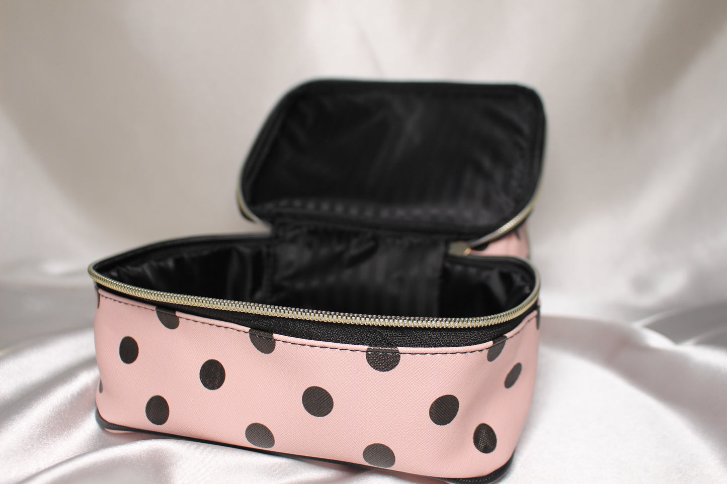 Vigorous Sergio Pretty 4-Piece Toiletry Train Case